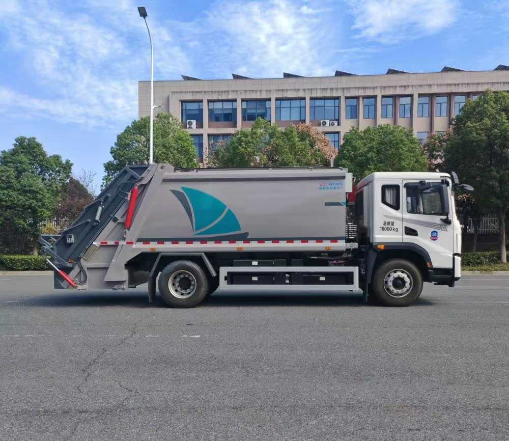 東風(fēng)華神18噸純電動壓縮式垃圾運輸車圖片3