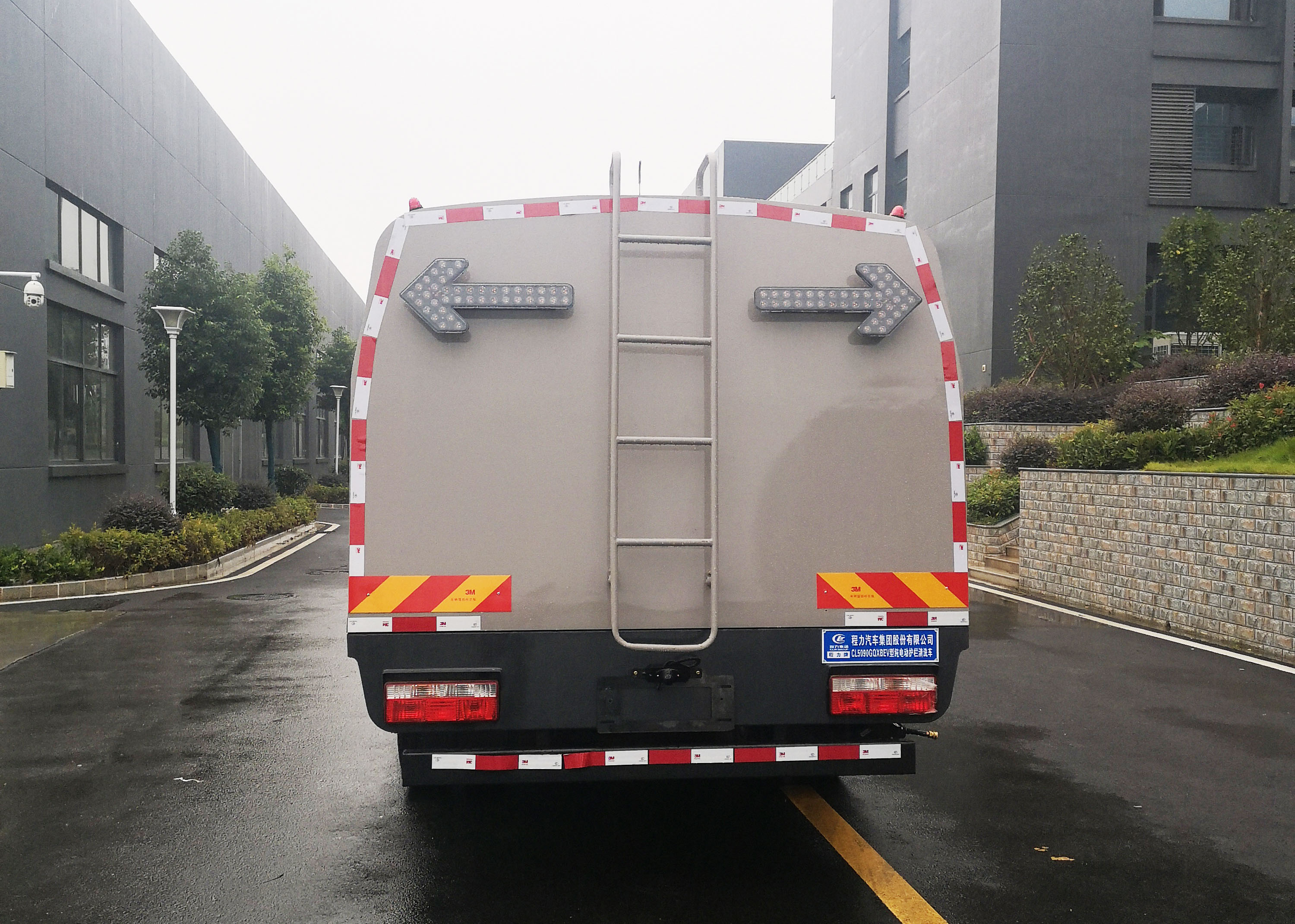 東風(fēng)凱普特純電動4方護欄清洗車圖片5