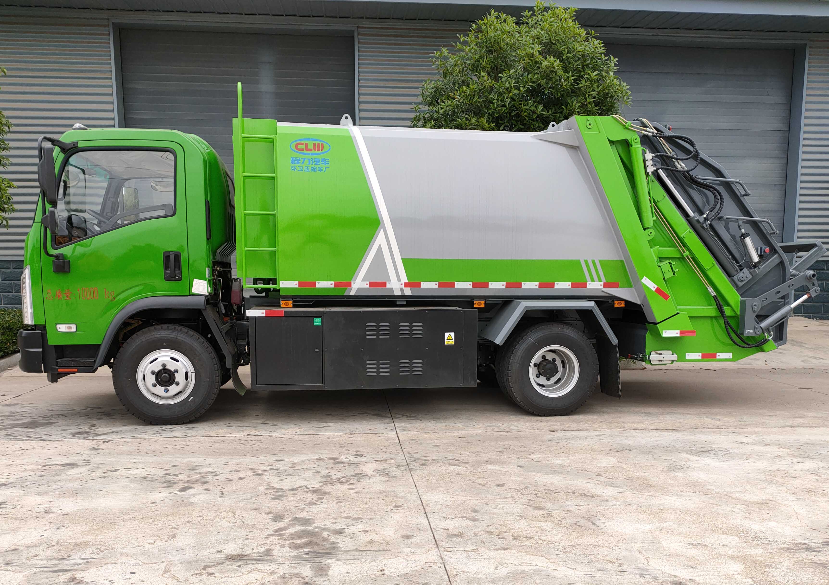 宇通8方純電動壓縮式垃圾車圖片4