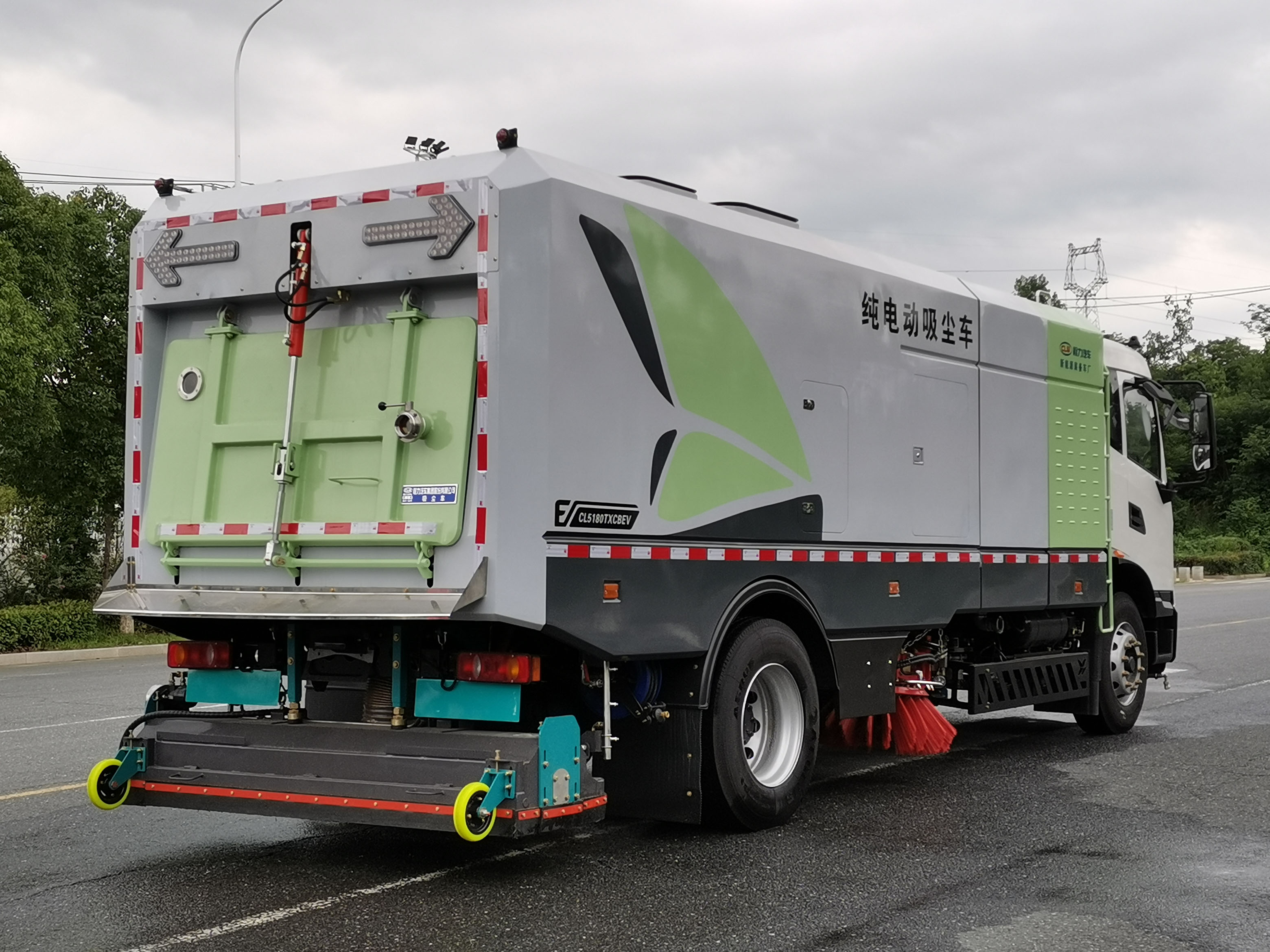 東風天錦11方純電動干濕兩用吸塵車圖片4