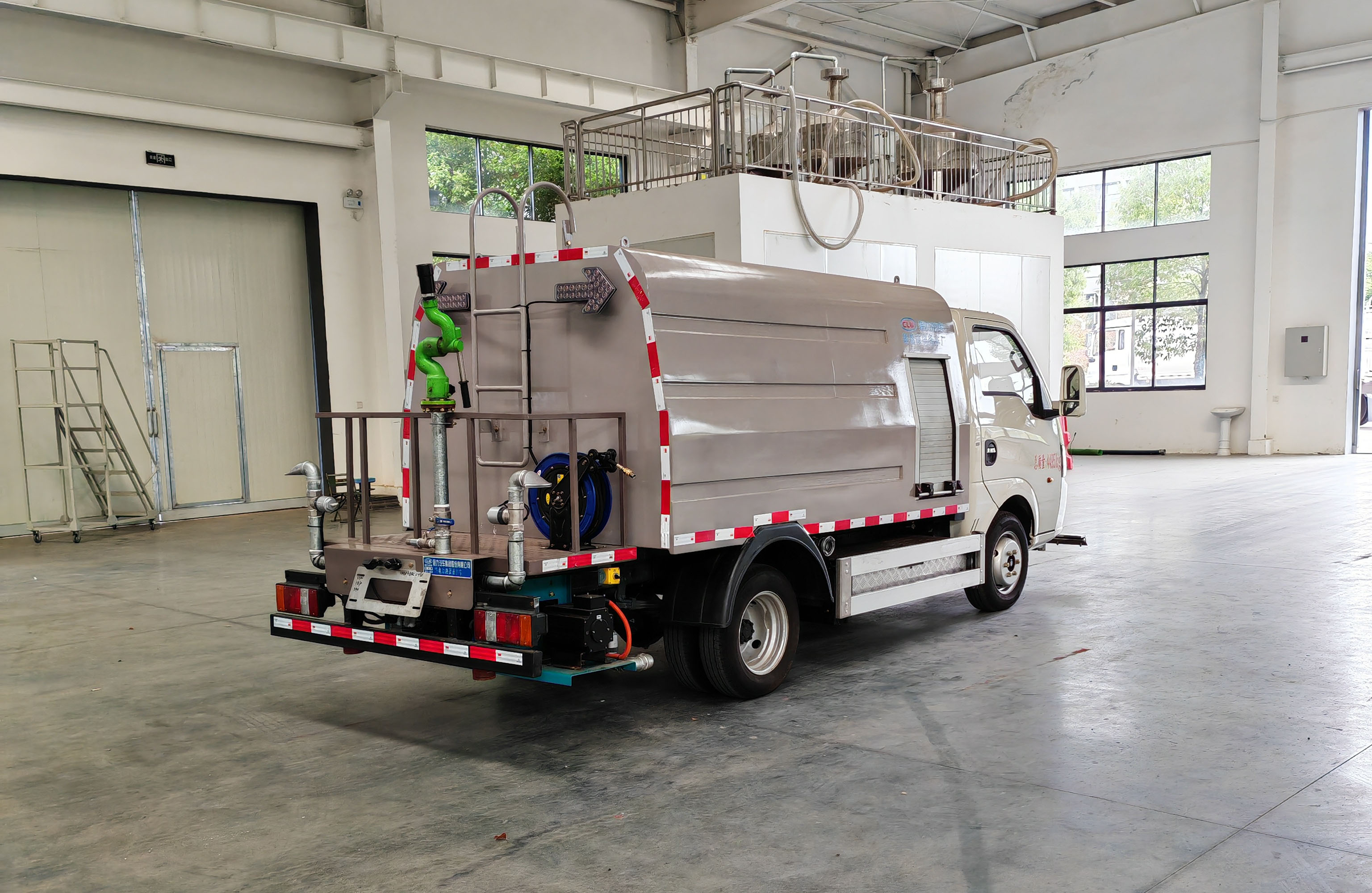 東風華神3方路面高端養護車圖片4