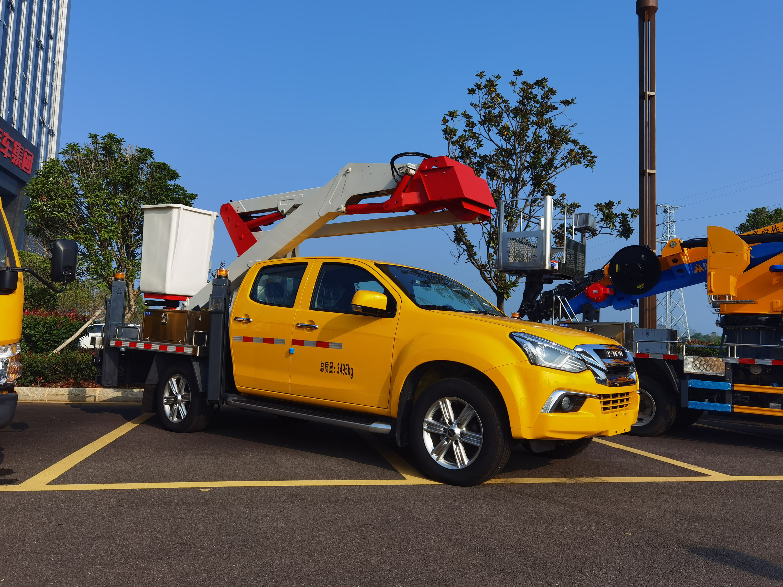 江西五十鈴皮卡13米帶電高空作業(yè)車(chē)