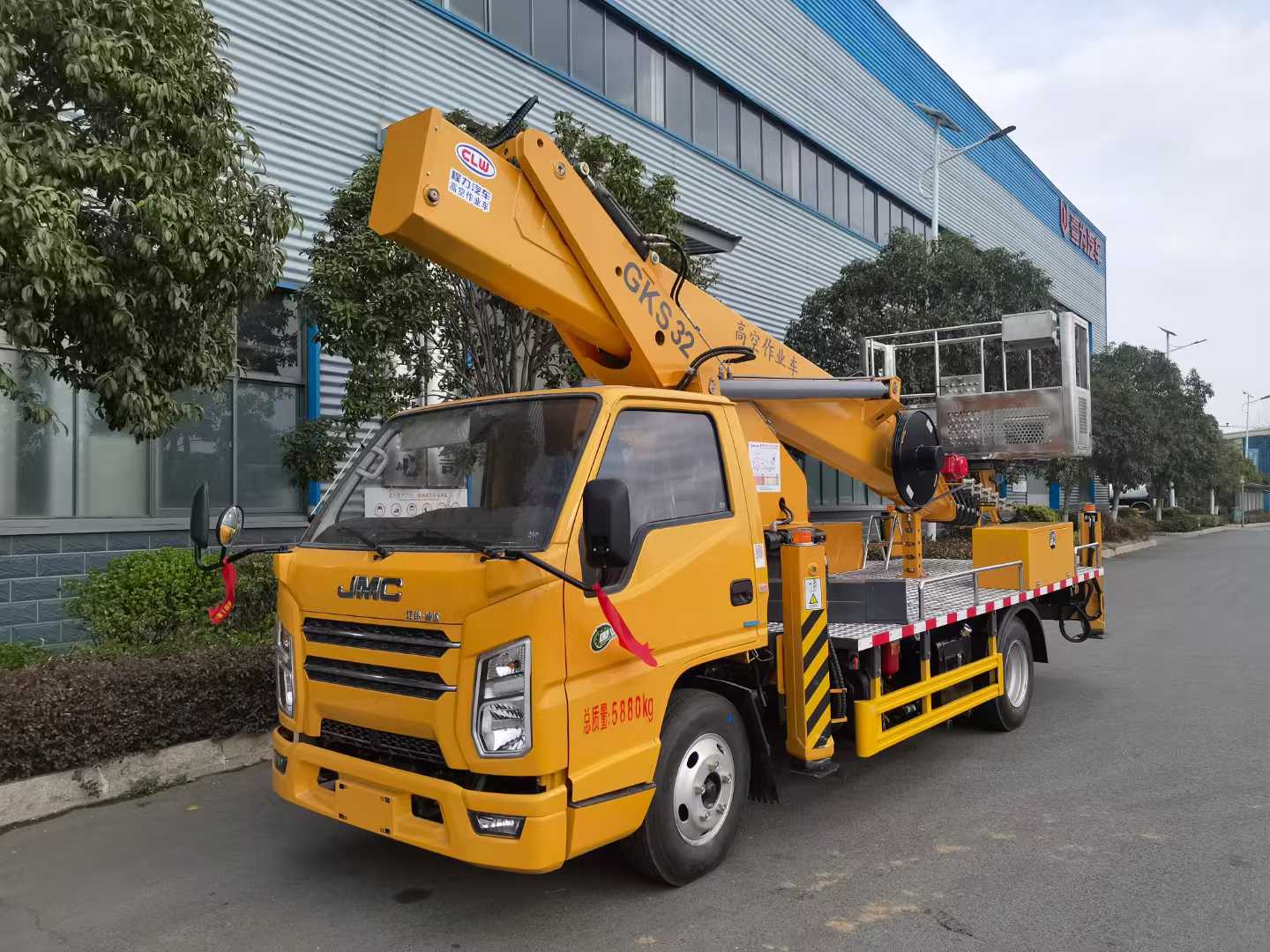 江鈴順達(dá)32米直臂高空作業(yè)車(chē)