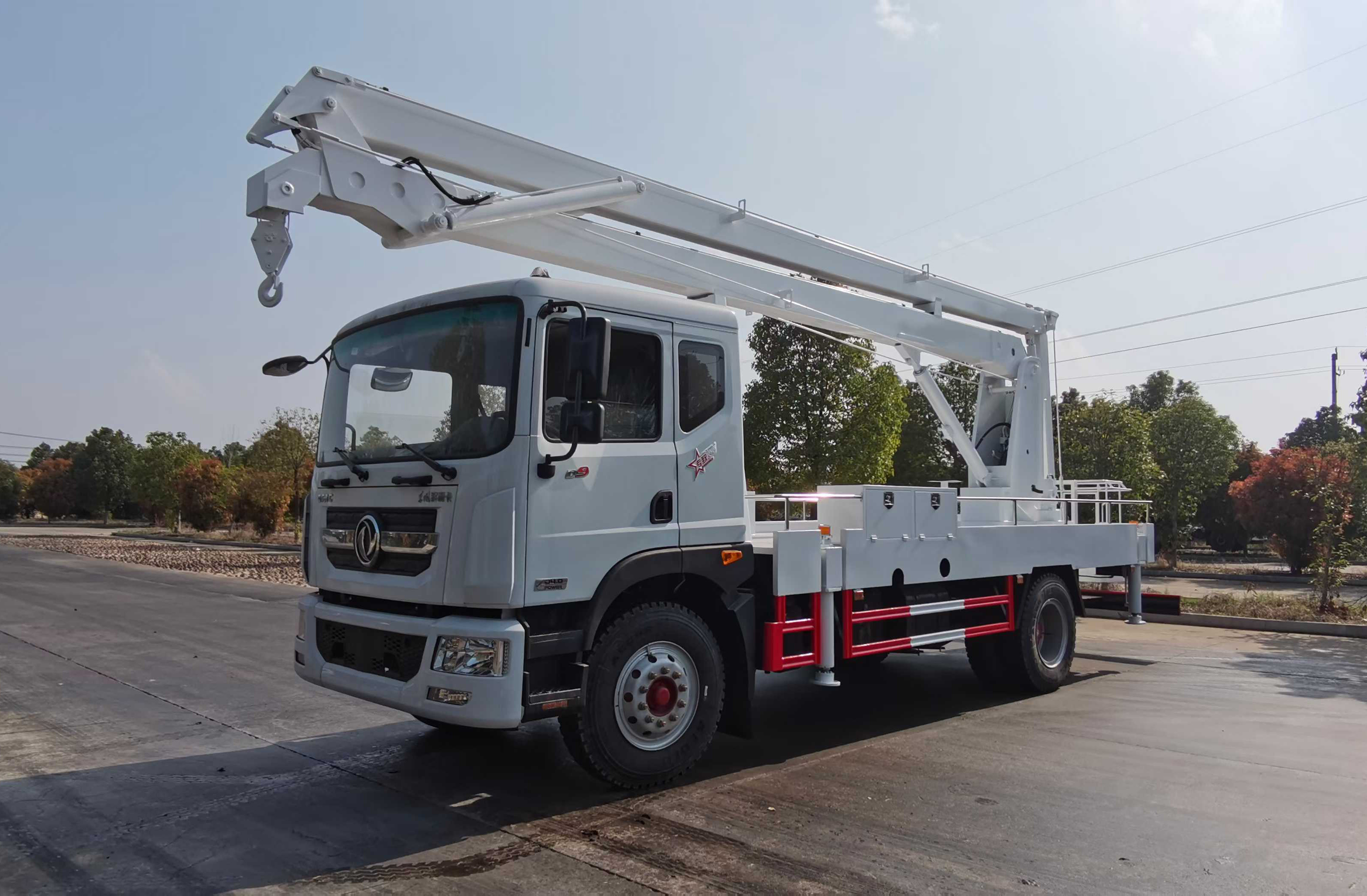 東風(fēng)多利卡21米折臂高空作業(yè)車(chē)