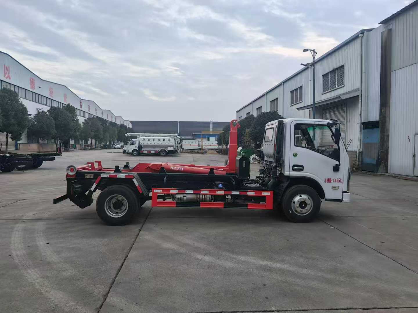 東風(fēng)福瑞卡車(chē)廂可卸式垃圾車(chē)圖片2