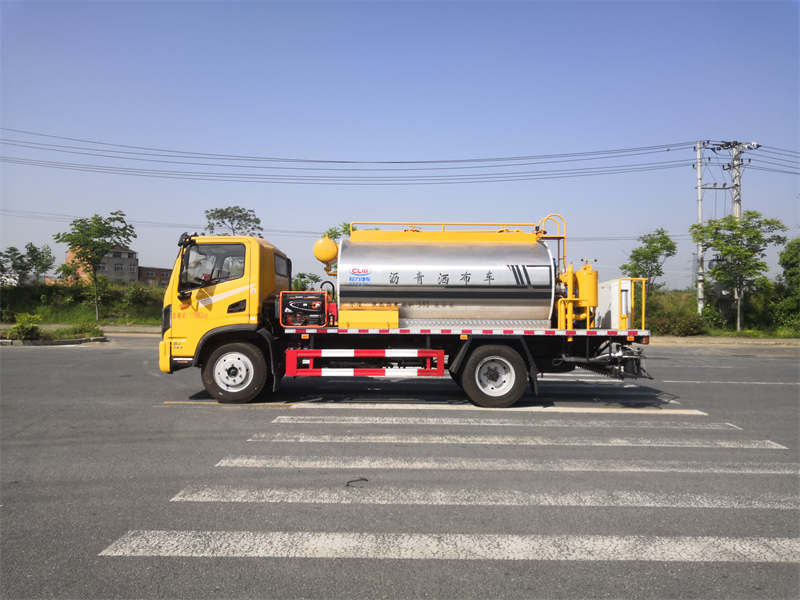 東風(fēng)華神T3瀝青灑布車(chē)圖片5